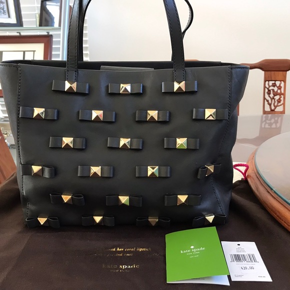 kate spade Handbags - Pre-Owned Kate Spade Tote